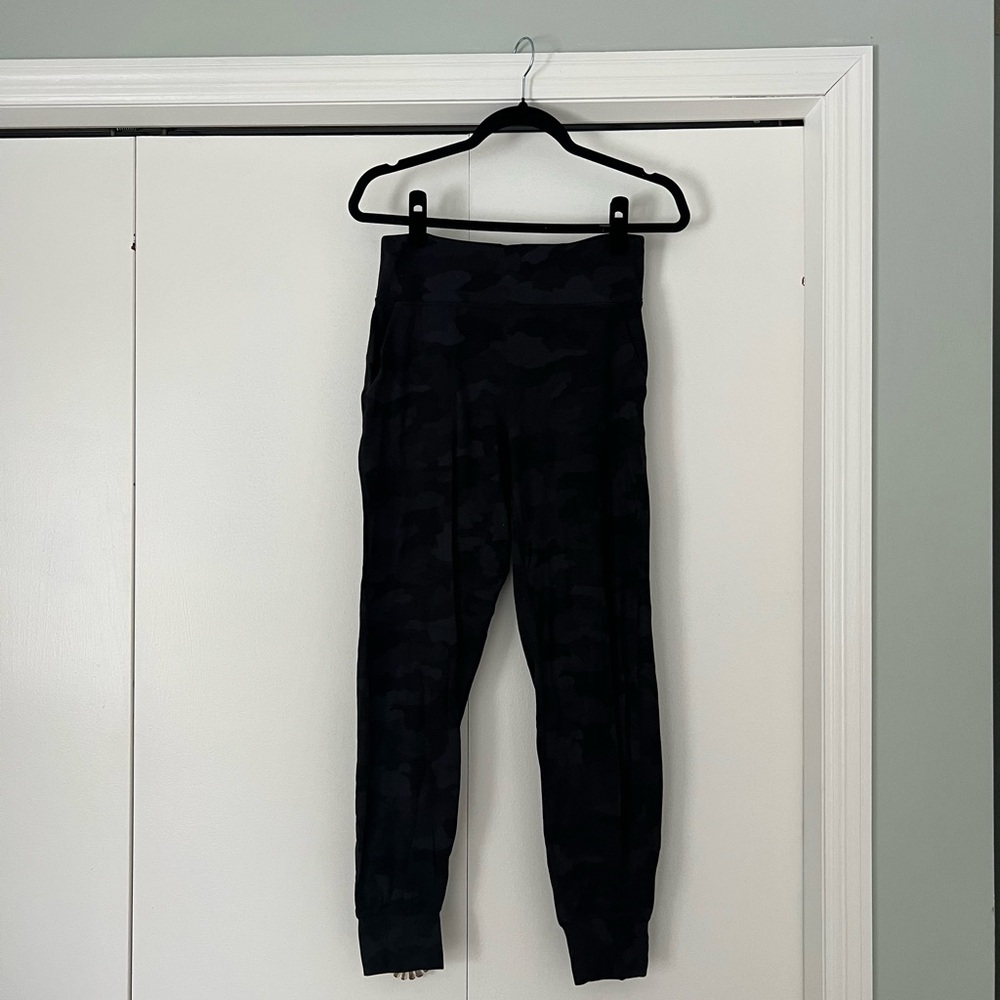 Lululemon Women’s Black Camouflage Leggings